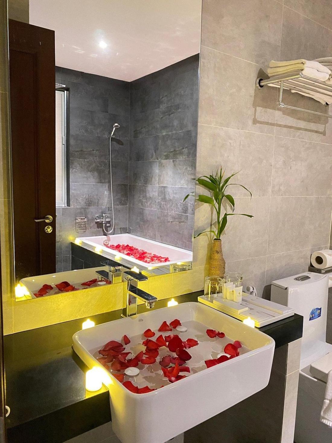 Lcs Hotel & Apartment Phnom Penh Exteriör bild