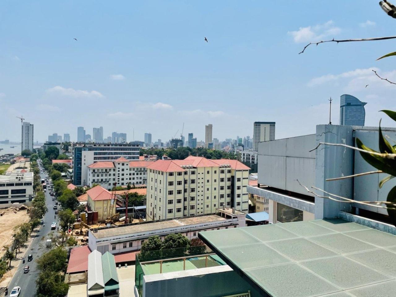 Lcs Hotel & Apartment Phnom Penh Exteriör bild