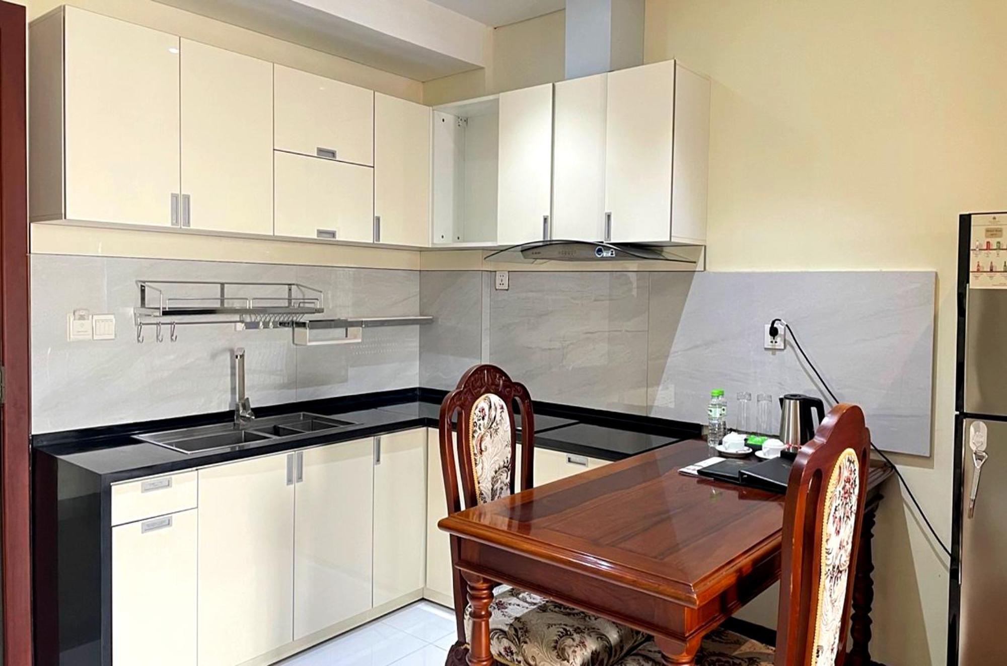 Lcs Hotel & Apartment Phnom Penh Exteriör bild