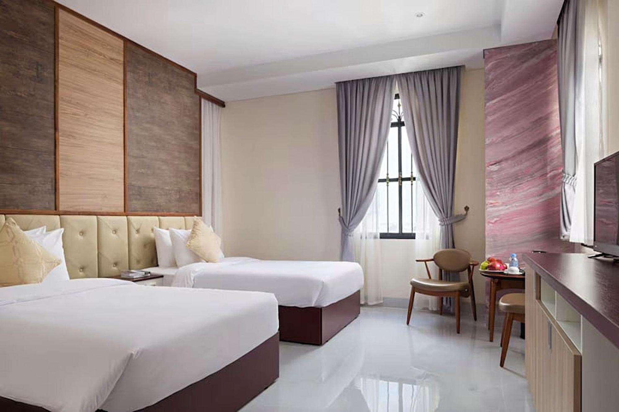 Lcs Hotel & Apartment Phnom Penh Exteriör bild