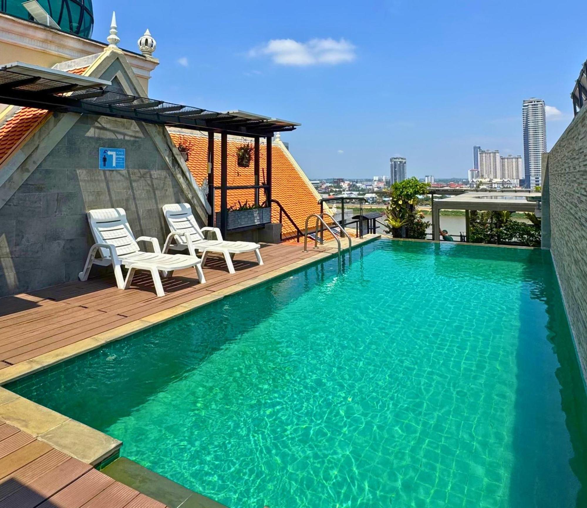 Lcs Hotel & Apartment Phnom Penh Exteriör bild