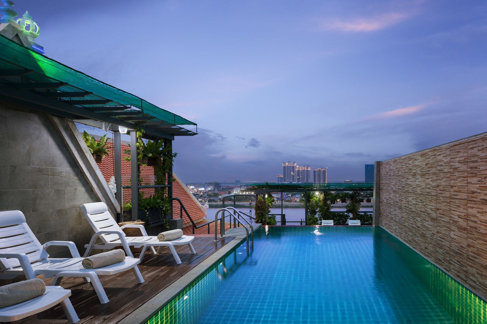 Lcs Hotel & Apartment Phnom Penh Exteriör bild